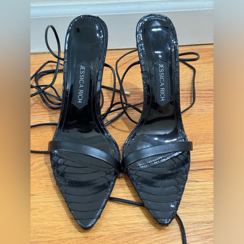 Jessica Rich Black Lace-Up Croc size 39